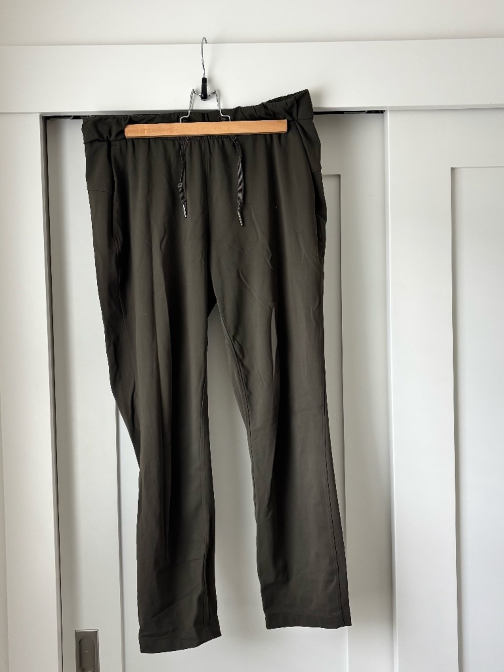 Lululemon on the fly pants